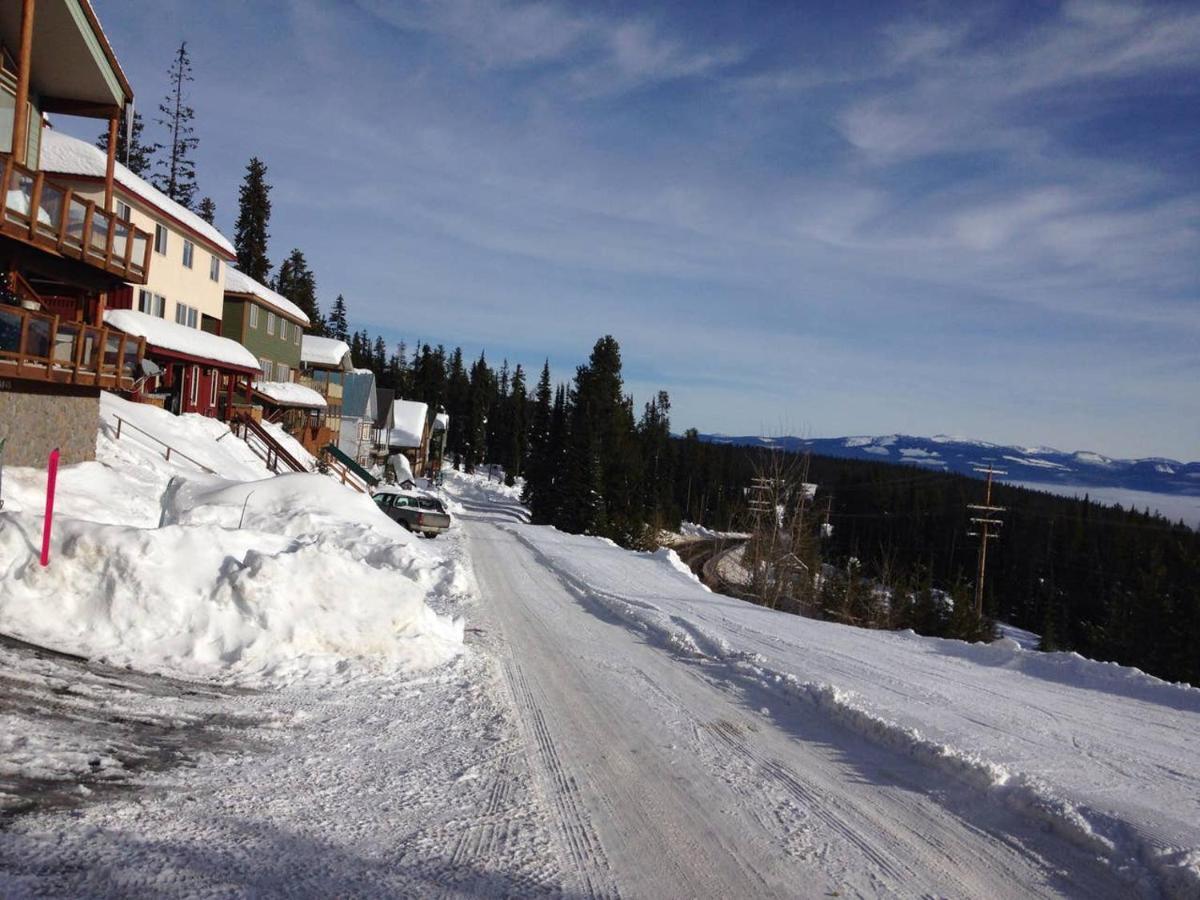 Large Dog Friendly Chalet With Private Hot Tub Big White Ski Resort Exterior photo